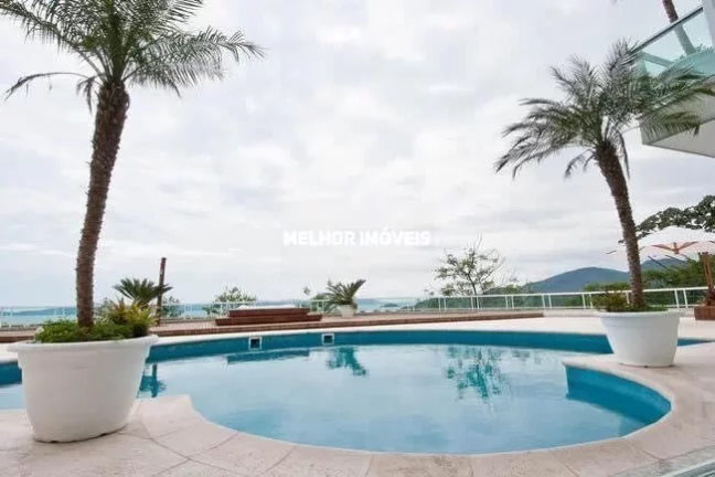 Imagem Casa Alto Padrão mobiliada e decorada á venda com 6 suítes e 8 vagas na Interpraias em Balneário Camboriú.