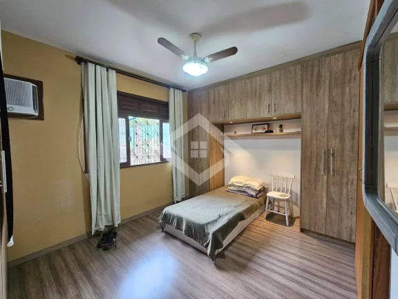 Imagem Casa à Venda na Taquara com 3 Quartos: Opção de Moradia e Negócios