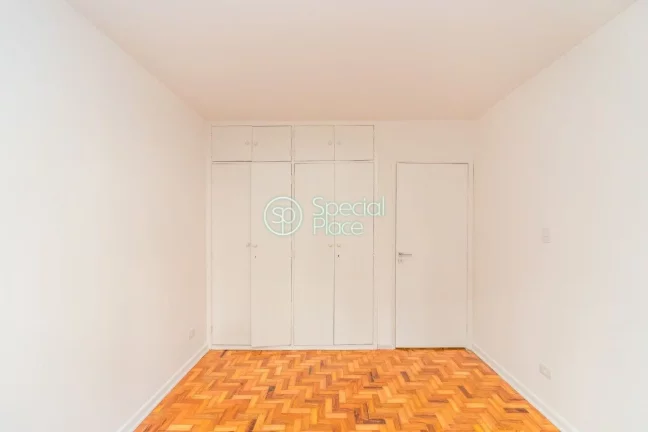 Imagem Ótimo apto com 145m², no Itaim. Amplo living para três ambientes - todos com grandes janelões, s...