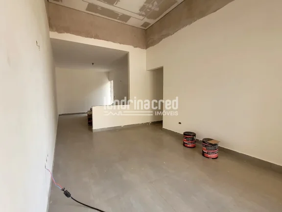 Imagem Casa nova na Zona Leste de Londrina com 98m² de área útil, 3 dormitórios (1 suíte), banheiro social, sala integrada, cozinha e 2 vagas de garagem.
