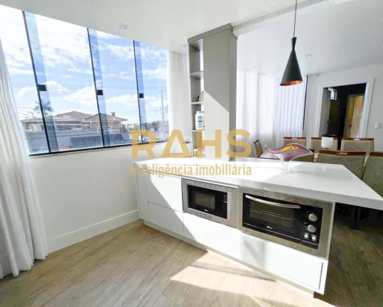 Imagem Para quem busca um bom investimento no bairro Iririu Sobrado possuindo na parte superior : 2 dormitÃ...