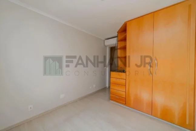 Imagem Cobertura duplex com piscina na Vila Nova Conceição: 3 quartos, 3 suítes, 3 salas, 5 banheiros, 4 vagas e 241m² de sofisticação em São Paulo-SP.