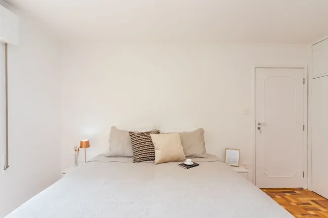 Imagem Apartamento 125M², 3Q, 2 Banheiros, 1 Vaga, Sacada, Armários.