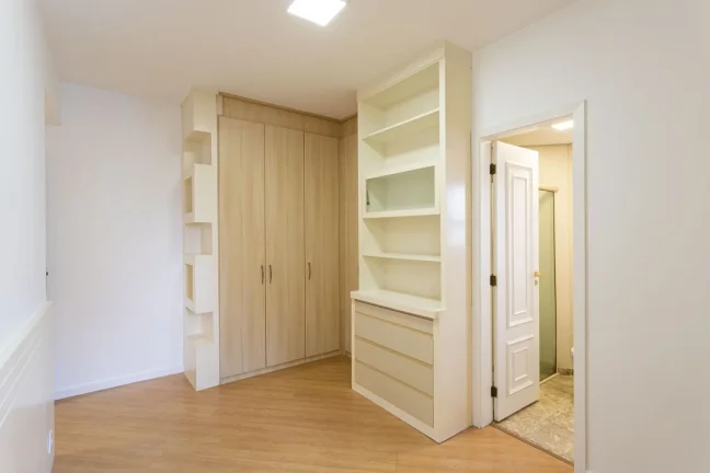 Imagem OPORTUNIDADE IMPERDÍVEL EM PERDIZES ! Apartamento Reformado 114M², 3Q, 3 Suítes, 3 Banheiros, 3 Vagas, Academia, Piscina, Sauna, Lareira, Varanda.