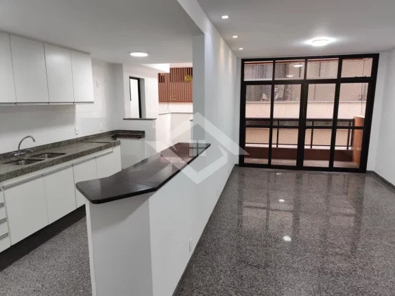 Imagem Apartamento 3 Quartos com Suíte e Varanda em Rua Tranquila – Reformado