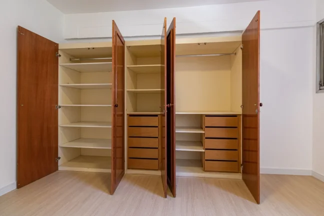 Imagem OPORTUNIDADE IMPERDÍVEL Apartamento 121M², 3Q, 1Suíte, 2 Banheiros, 1 Vaga.