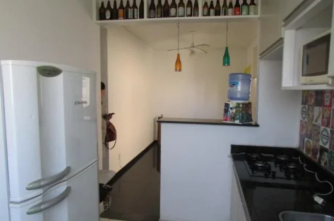 Imagem Apto mobiliado com sala , cozinha com armarios, cock top, geladeira, microondas, área de serv. wc s...