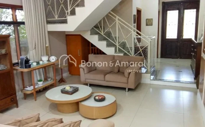Imagem Linda e espaçosa casa com área construída de 321 m². A residência possui living para 3 ambiente...