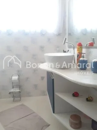 Imagem Casa de Alto Padrão com 3 Dormitórios, Espaço Gourmet e 4 Vagas de Garagem em Localização Privilegiada