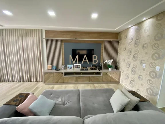 Imagem Casa de alto padrão com 300 m² privativos, localizada em condomínio na Ilha do Francês, entre as praias dos Ingleses e Moçambique, a aproximadamente 6