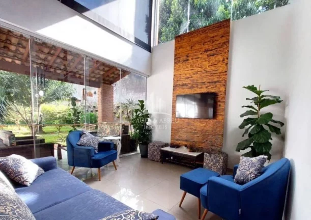 Imagem Sobrado Fantástico 4 Dormitórios, 2 Suítes, sendo uma Master com Closet, hidromassagem e Sacada G, Piscina em Interlagos, Próximo ao Autódromo