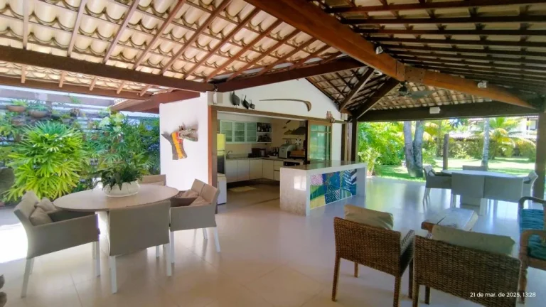 Imagem Casa Mobiliada em Condomínio com Piscina em Praia do Forte - Venda