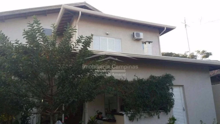 Imagem Casa espaçosa com 4 quartos, 1 suíte, 4 banheiros e diversas comodidades

Esta casa ampla oferece ...