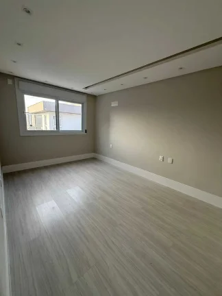 Imagem Casa em condomínio com 4 suítes e 2 vagas de garagem