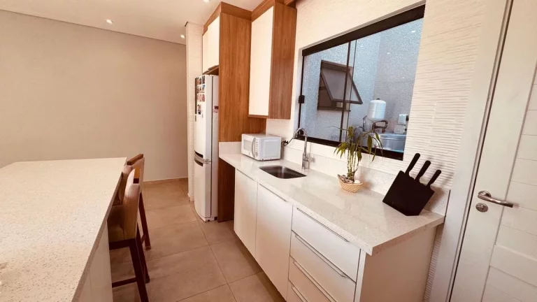 Imagem CASA COM PISCINA MOBILIADA, 1 SUÍTE + 2 QUARTOS, BARRA DO SAI