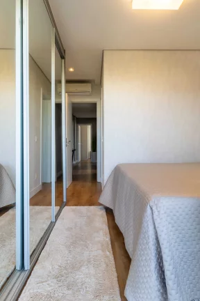 Imagem Apartamento mobiliado com 3 dormitórios sendo 1 suíte e 2 vagas de garagem na Brava em Itajaí