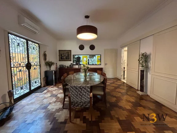 Imagem Casa à venda no Pacaembu São Paulo SP com 455m² de área construída, 5 dormitórios (4 suítes) e 6 vagas de garagem