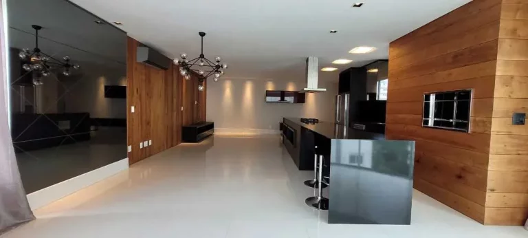 Imagem Apartamento mobiliado em condomínio fechado com 3 dormitórios sendo 1 suíte e 2 vagas de garagem em Itajaí/SC