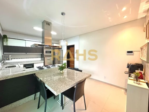 Imagem Ótima casa averbada localizada no bairro Floresta em Joinville, próximo a rua Farroupilha. Conta c...