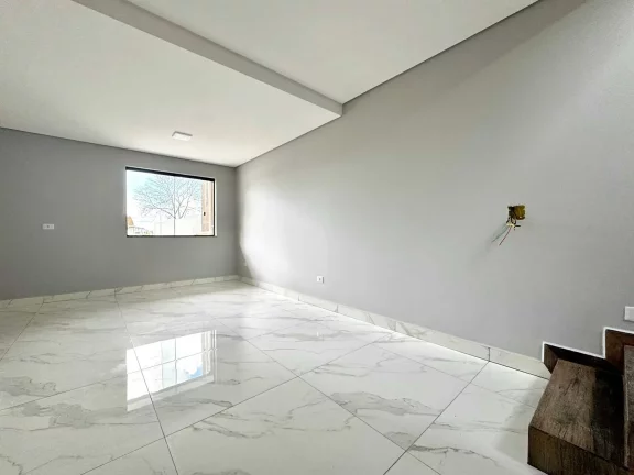 Imagem Sobrado com 3 quartos sendo 1 suíte e 1 vaga de garagem em São José dos Pinhais - PR