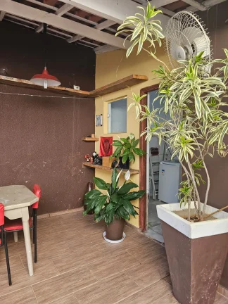 Imagem Casa com 3 Quartos e 1 banheiro à Venda, 58 m² por R$ 630.000