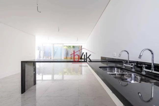 Imagem Casa em Condomínio à venda, 483 m², 4 dormitórios e 5 vagas na Granja Julieta
