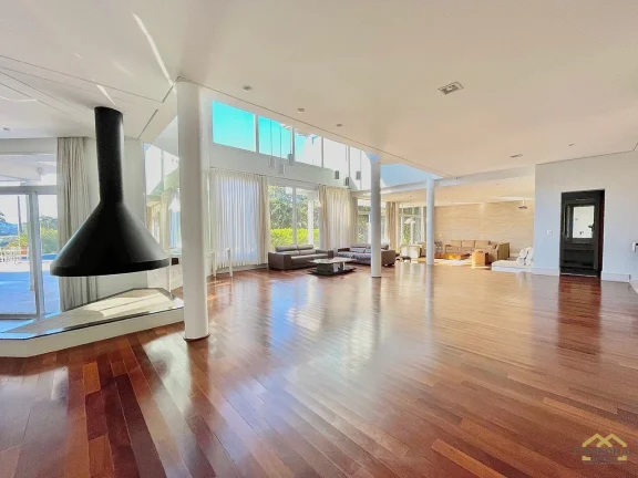 Imagem Casa à Venda em condomínio fechado de 1000m2 com4 quartos e Piscina em Jundiaí SP