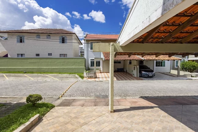 Imagem Sobrado em condomínio no Orleans com Piscina!