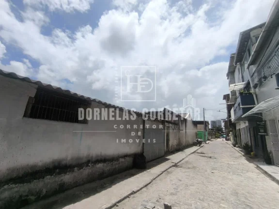 Imagem Casa à Venda no Cabanga - Bem Localizada, Arejada e com Aceite de Veículo