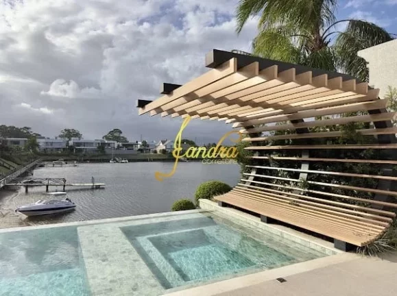Imagem Sobrado em condomínio fechado com 05 suites vista Marina