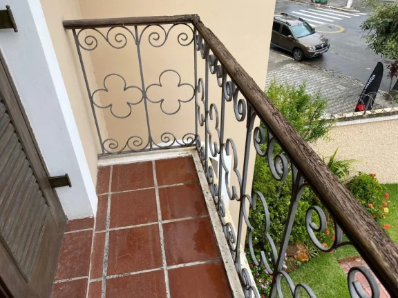 Imagem Casa a venda em Santos, sobrado, com piscina, perto do Orquidário e da praia