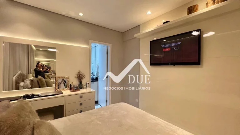 Imagem Lindo Apartamento à venda 2 quartos com dependência no Embaré em Santos