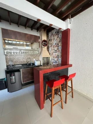 Imagem Excelente casa em condomínio fechado com três suítes espaço gourmet a venda em Buraquinho