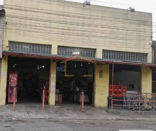 O imóvel possui uma construção sólida de 200m², oferecendo um excelente ponto de partida para a...