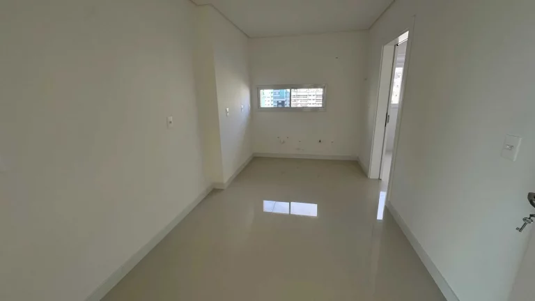 Imagem Apartamento com 4 suítes e 2 vagas de garagem no Centro em Itapema/SC