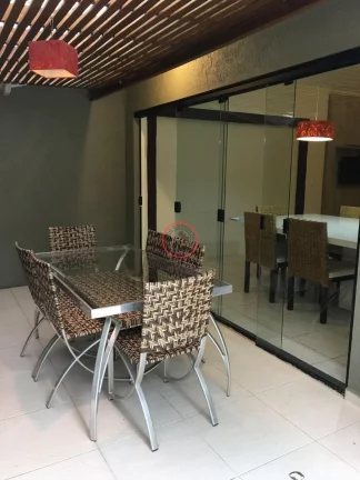 CASA PARA LOCAÇÃO ANUAL DENTRO DE RESIDENCIAL COM PISCINA, COM 2 DORMITÓRIOS, SENDO UMA SUITE