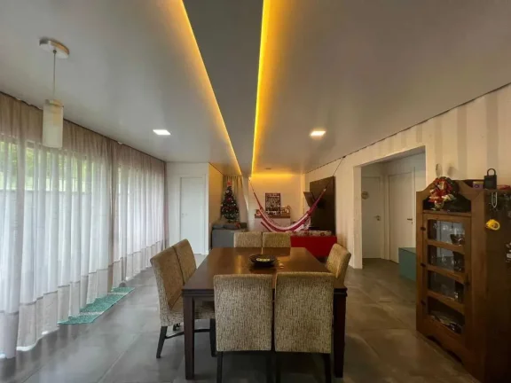 Imagem Casa container com 3 dormitórios sendo 1 suíte e 4 vagas Estaleirinho em Balneário Camboriú/SC