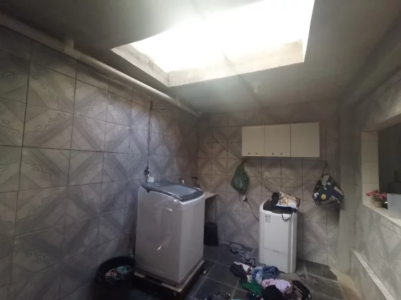 Imagem Descubra o conforto e a praticidade de viver no bairro Zilah Spósito, em Belo Horizonte! Esta casa encantadora oferece 200m² de área útil, distribuídos em ambientes amplos e bem iluminados, perfeitos