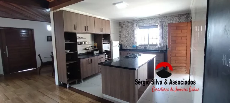 Imagem Casa a Venda Localizado na Região da Nova Suiça em Campos do Jordão -SP.