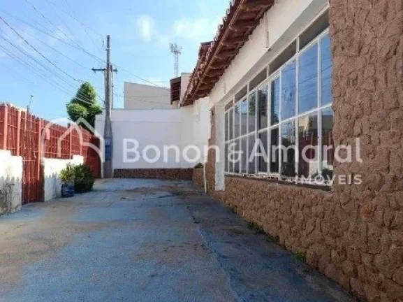 Imagem Casa em Esquina Estratégica - Imperdível!