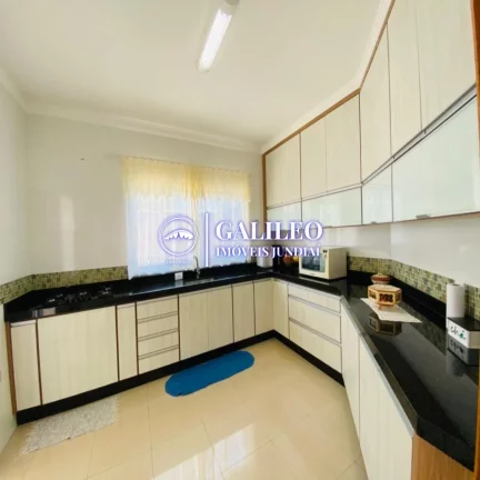 Imagem VENDA SOBRADO NO JUNDIAI MIRIM - Com 210m² - 03 dorms - 03 banheiros - Área de churrasqueira - 04 vagas de garagem - Fino acabamento.
