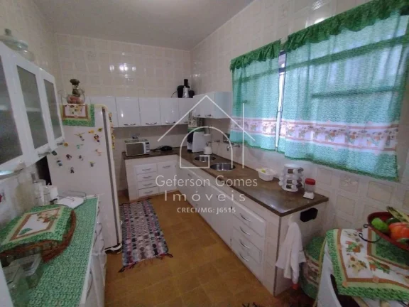 Imagem Casa à venda - com 05 Quartos - Centro - Mantena - MG
