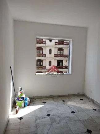 Imagem Apartamento com sala e quarto na primeira quadra da praia,proximo a todo comércio de icarai,como bancos,farmacias,super mercados,a quarenta metros da