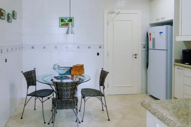 Imagem Apartamento com 4 dormitórios à venda, 160 m² por R$ 1.550.000,00 - Pitangueiras - Guarujá/SP