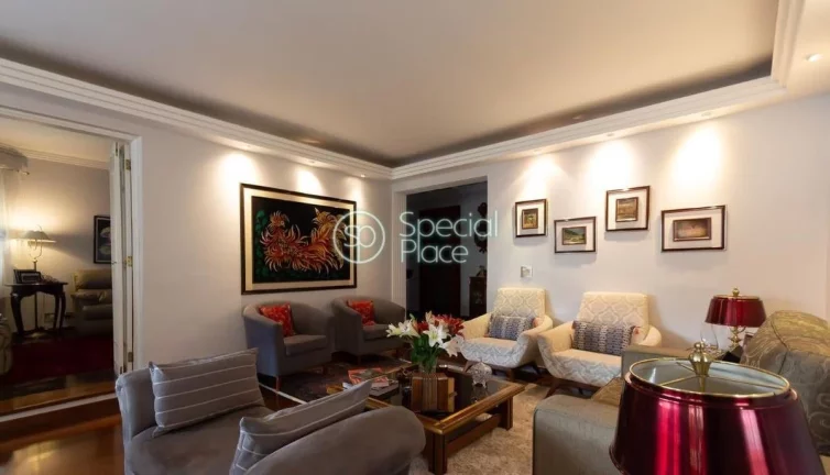 Imagem Espaçoso apartamento à venda com 4 quartos, sendo 4 suítes, e 6 banheiros no total, 2 quartos de ...