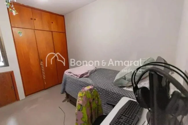 Imagem Lindo apartamento, amplo, silencioso e bem iluminado, com área de 88 m². O imóvel possui sala par...