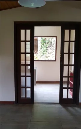 Imagem Vendo esta linda casa muito próximo ao centrinho de lumiar. Nova Friburgo