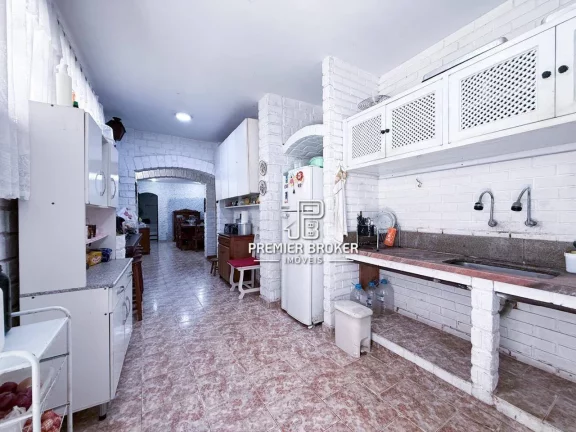 Imagem Casa com 3 dormitórios à venda, 346 m² por R$ 970.000,00 - Santa Cecília - Teresópolis/RJ