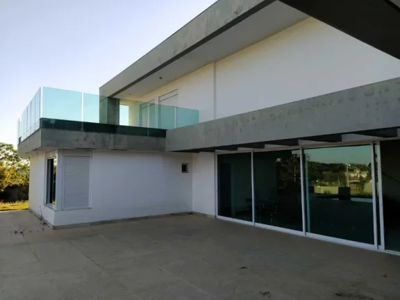 Imagem Descubra o privilégio de viver em uma verdadeira mansão duplex no exclusivo Condomínio Belvedere, em Esmeraldas! Com impressionantes 850m² de área útil, esta residência foi projetada para proporcionar