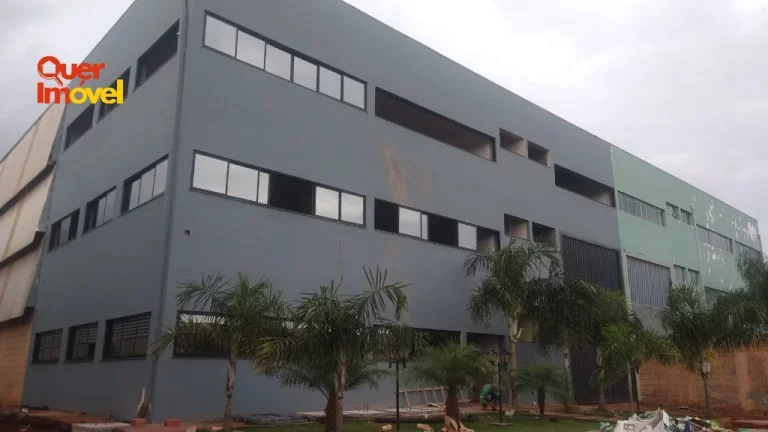 Imagem Galpão Comercial com 3 Salas, 4 Banheiros e 10 Vagas de Garagem em Cravinhos-SP - 1.550,00 m² de Área